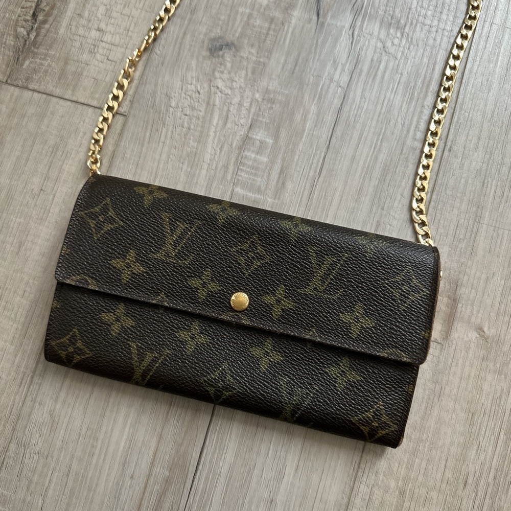 EUC | Authentic Louis Vuitton Sarah Wallet